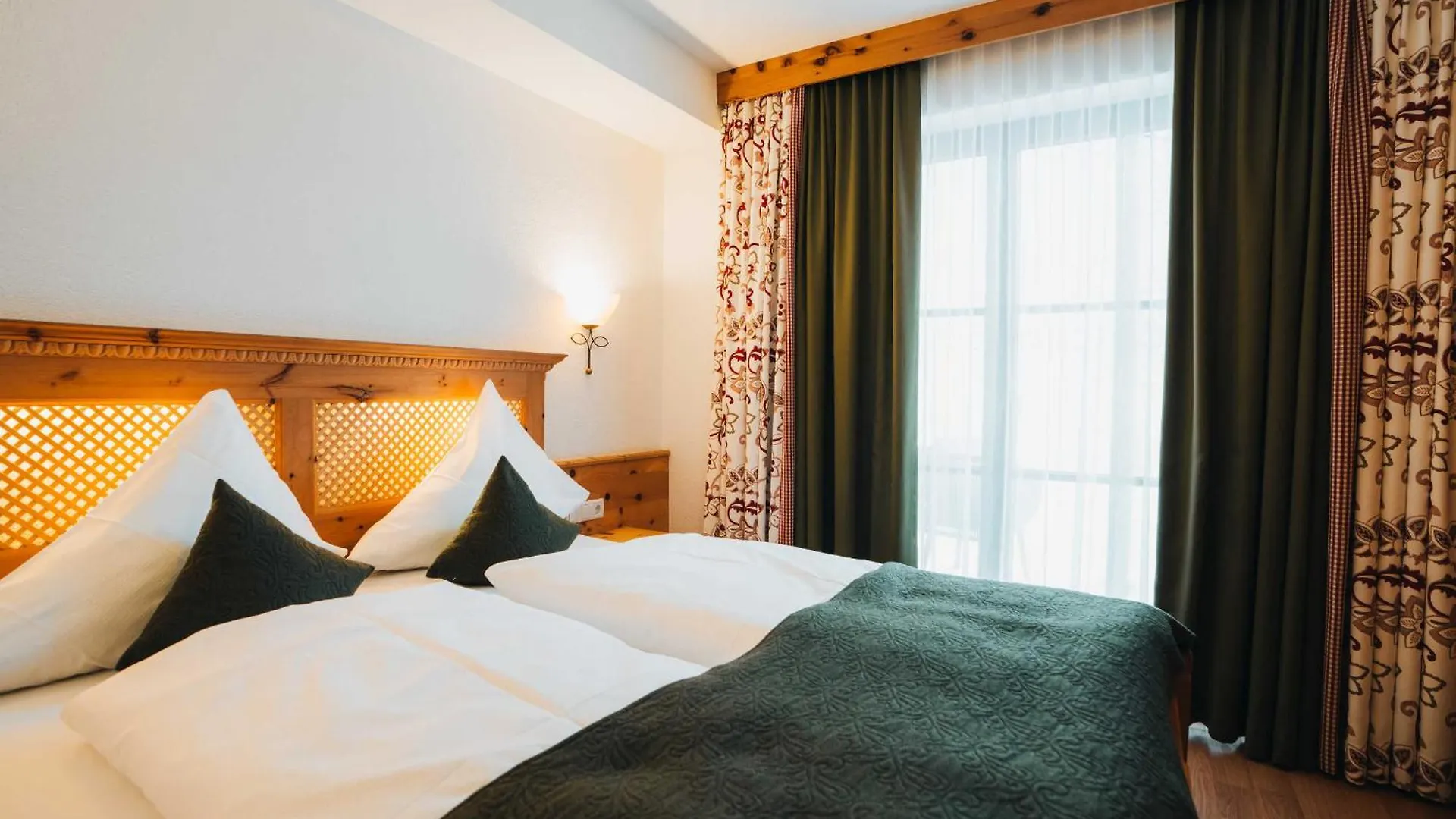 Gruenwald Resort Soelden 3*, Solden