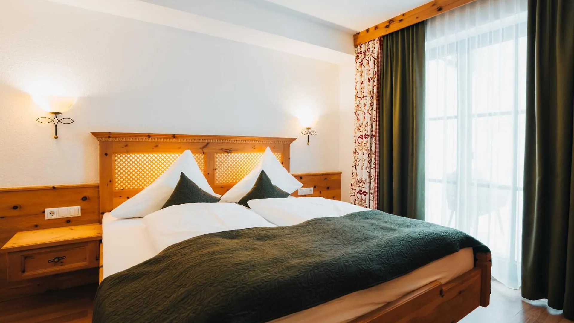Gruenwald Resort Soelden 3*, Solden